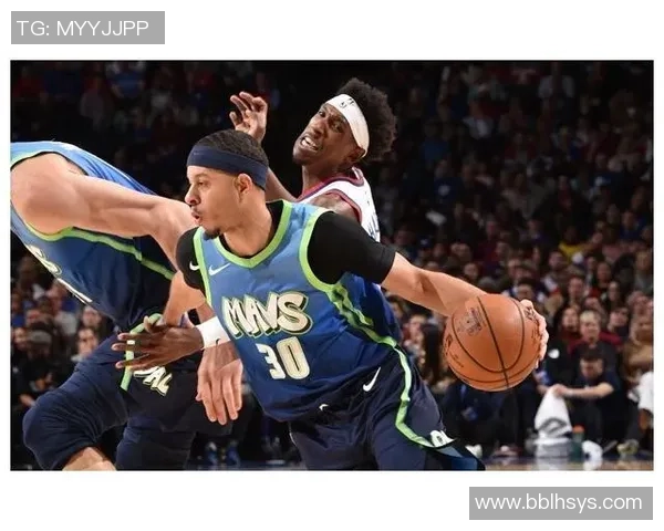 雷霆与76人激战第四节精彩回顾双方球员表现与关键时刻分析